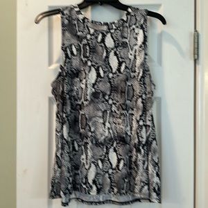 Snake skin print knit sleeveless top. Black/white/grey. Size L
